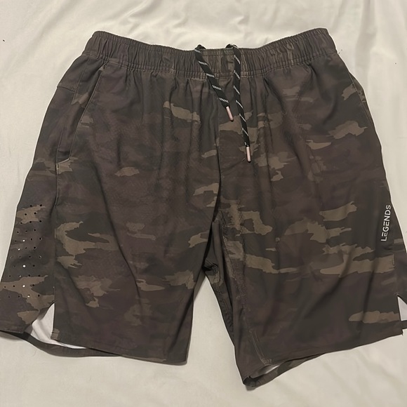 Legends Relay Shorts Mens Medium 9” with Liner - Picture 1 of 3